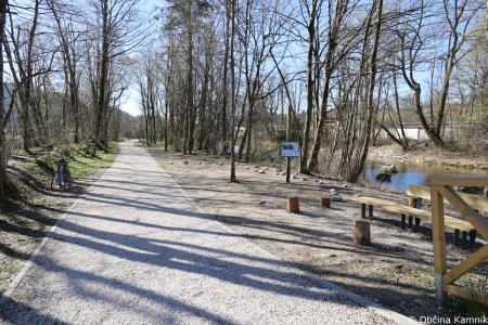 Načrtno in predrzno uničevanje opreme na novi kolesarski povezavi Kamnik–Godič (7)